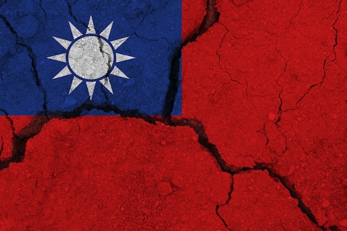 Image of the Taiwanese flag with cracks across it